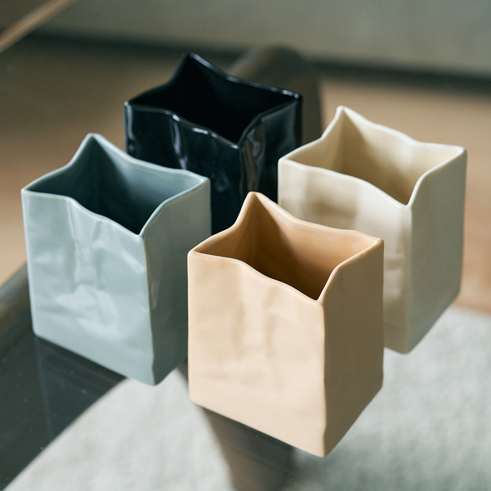 変形セラミック物入れ