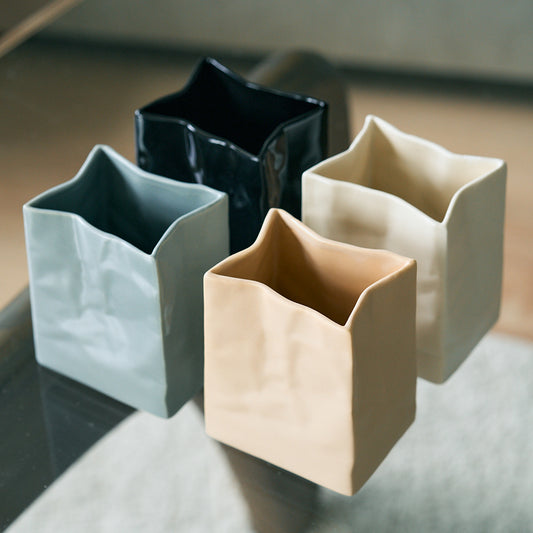 変形セラミック物入れ