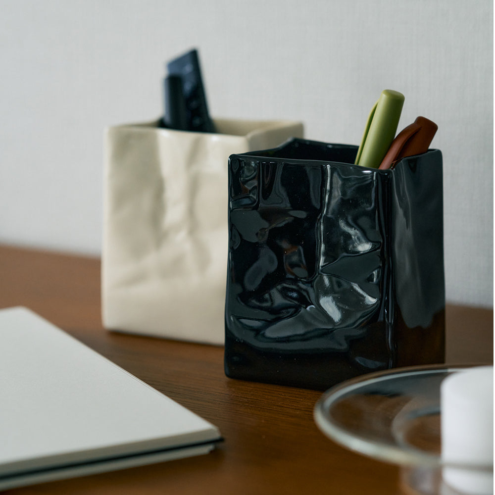 変形セラミック物入れ