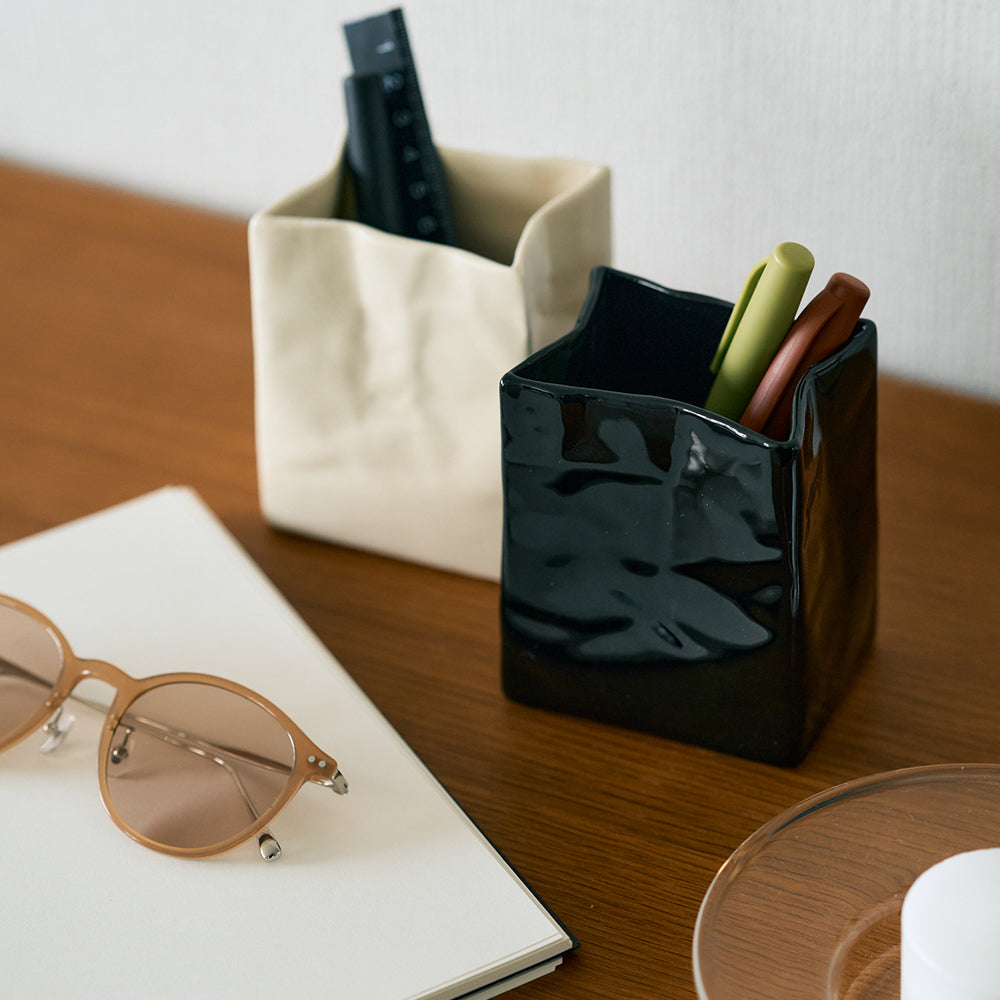 変形セラミック物入れ