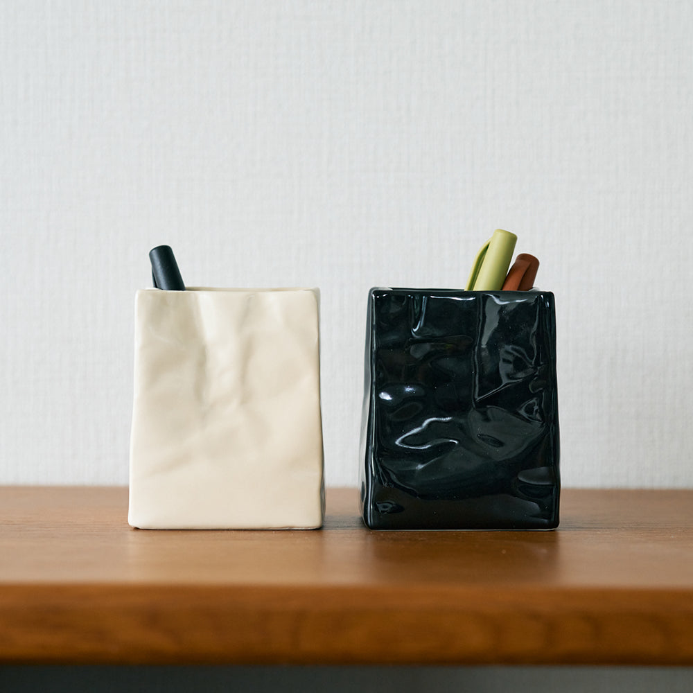 変形セラミック物入れ