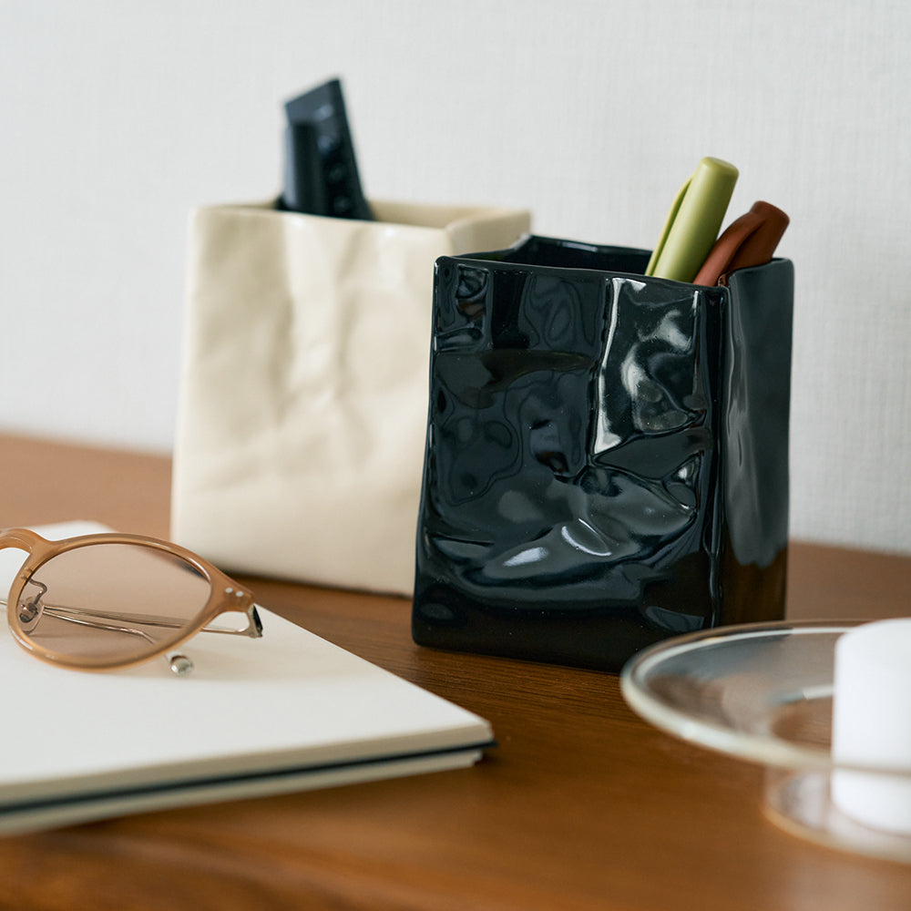 変形セラミック物入れ