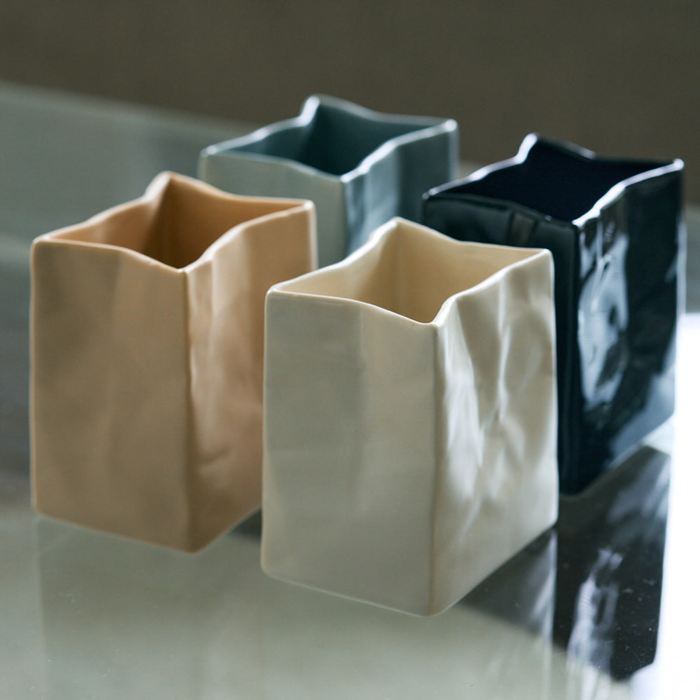 変形セラミック物入れ