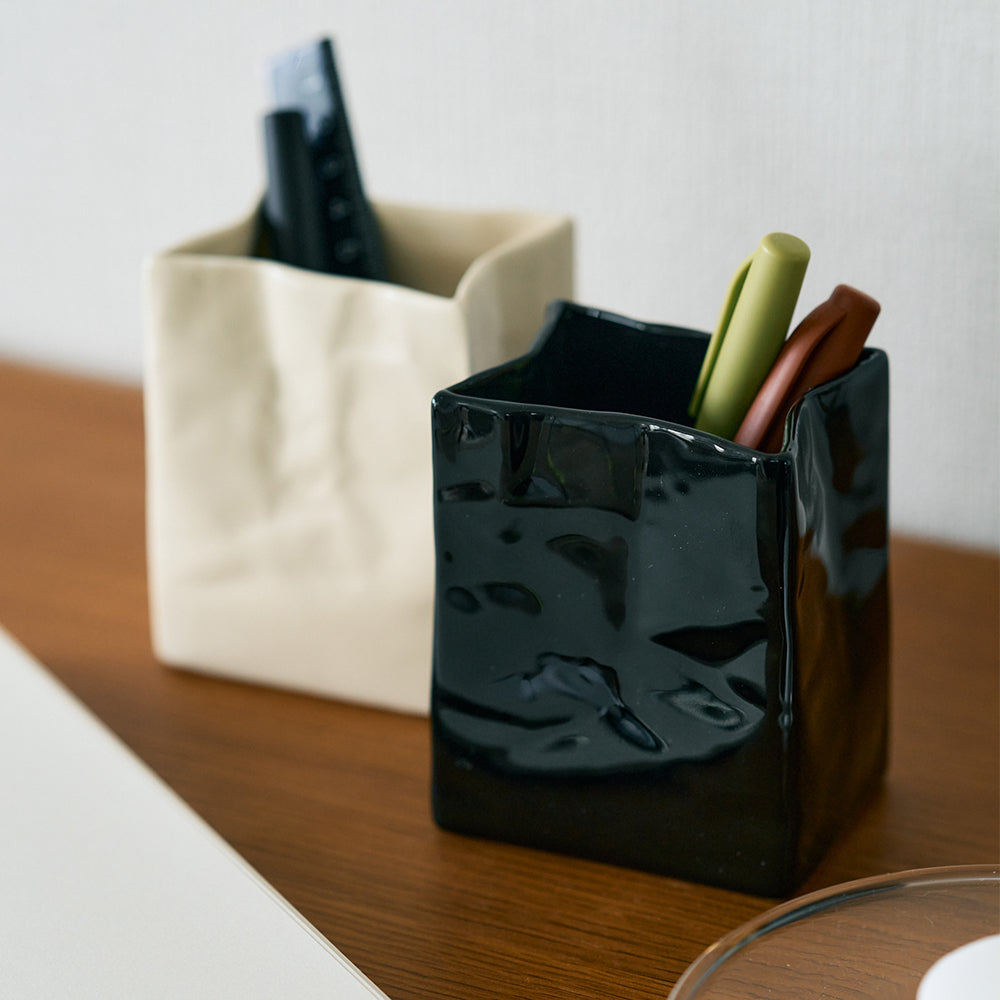 変形セラミック物入れ