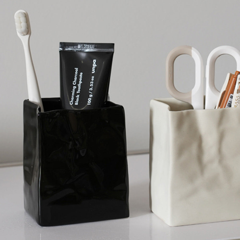 変形セラミック物入れ