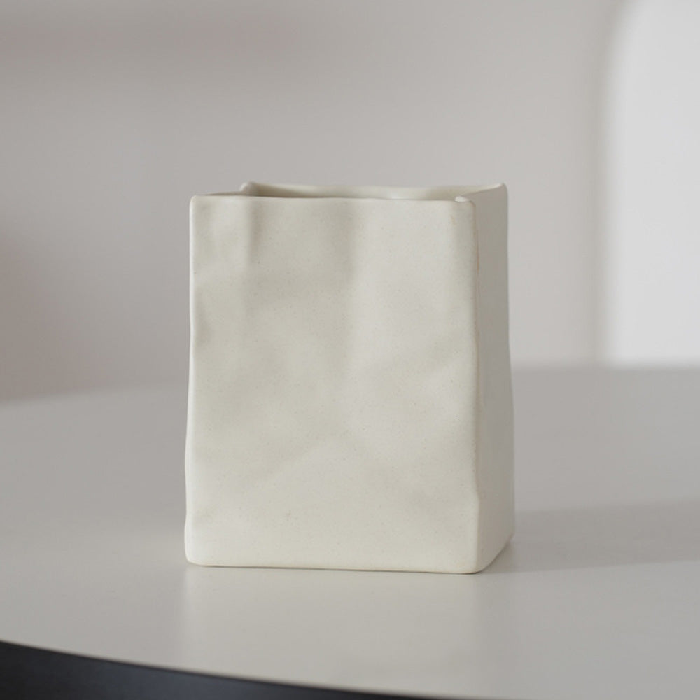 変形セラミック物入れ