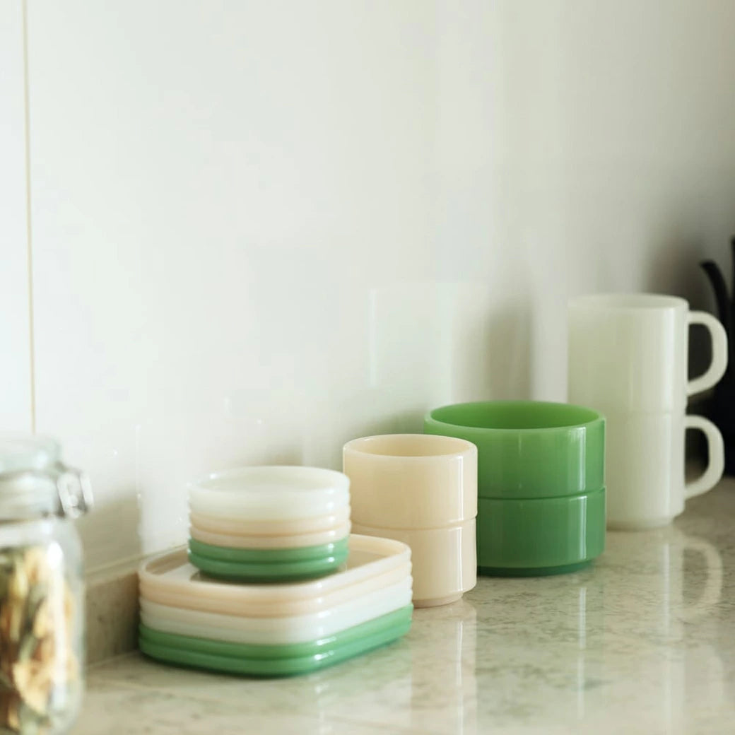 Milk Glass plate10/2pcs