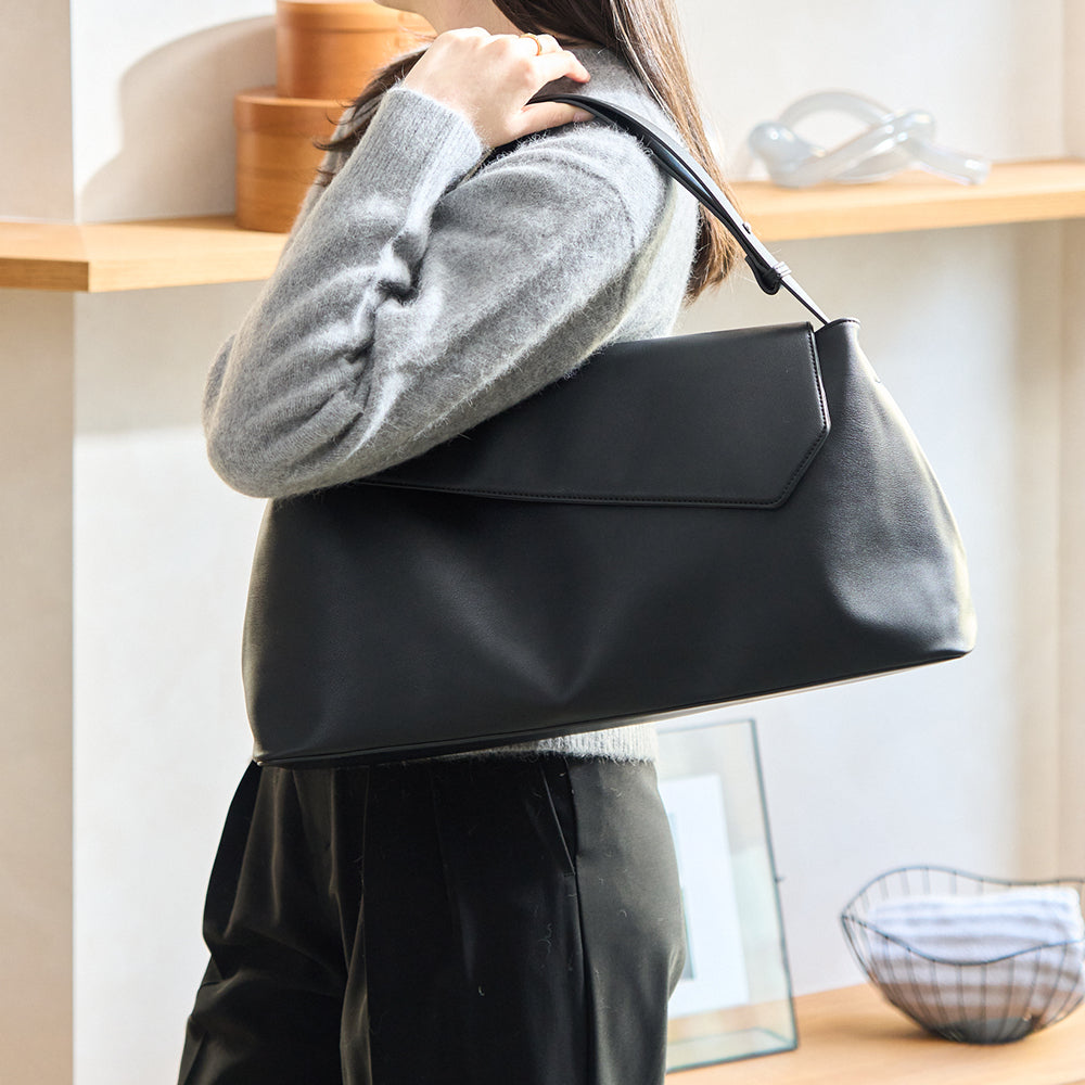 クラッチ＆ショルダー 2WAY　アシンメトリーフラップバッグ